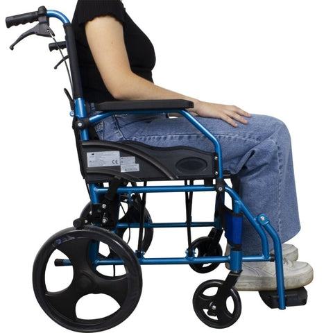 Sedia a rotelle pieghevole in alluminio con freni sulle maniglie, colore blu