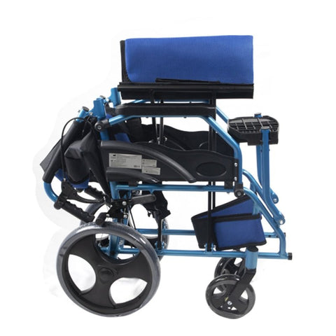 Sedia a rotelle pieghevole in alluminio con freni sulle maniglie, colore blu